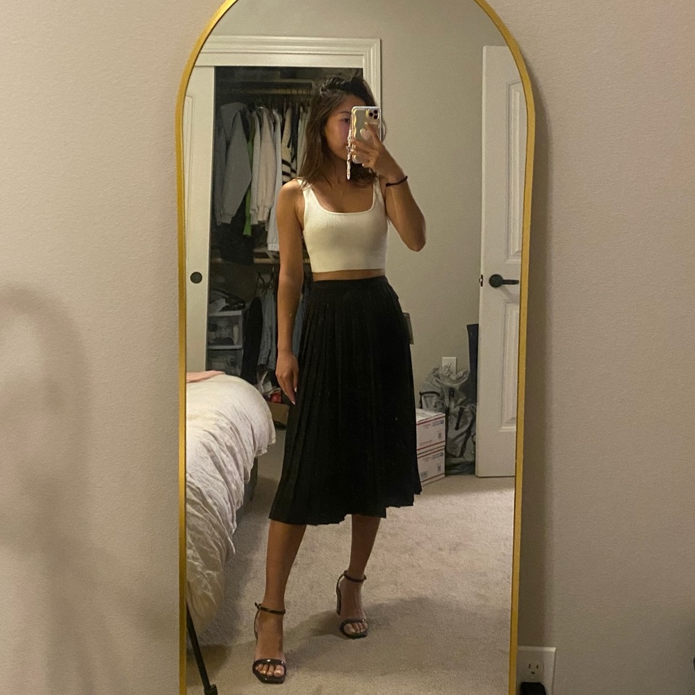 NWT Uniqlo Pleated Black Skirt